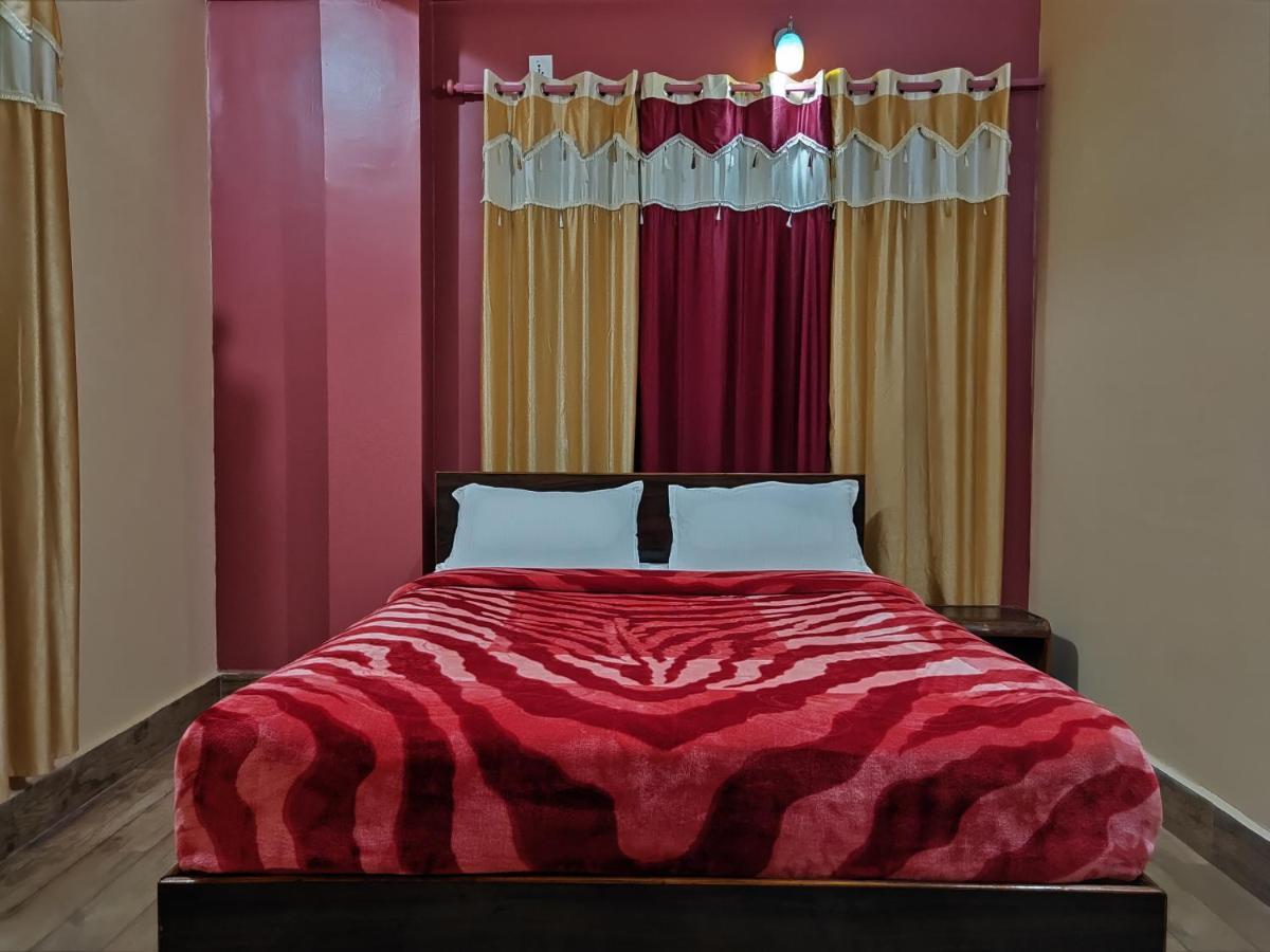 Hotel Sweetland Sauraha Luaran gambar
